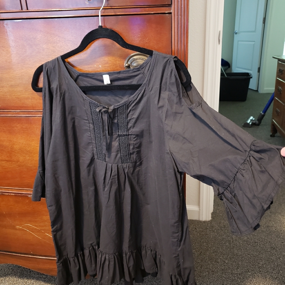 Black ruffled cold shoulder sleeve